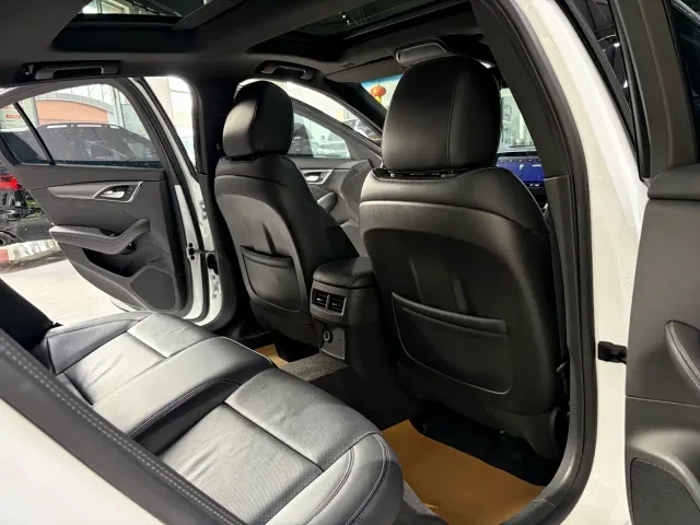 Cadillac CT5 — Фото автомобиля 14