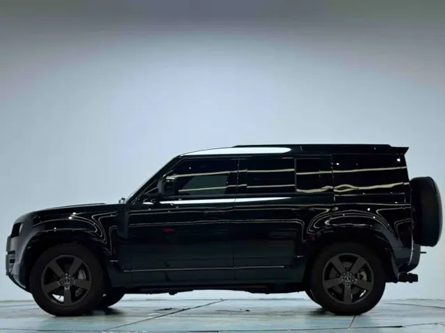 Land Rover Defender — Фото автомобиля 15