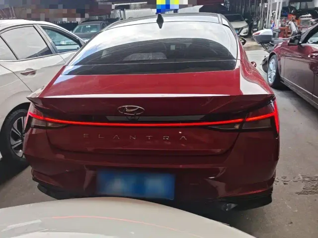 Hyundai Elantra — Фото автомобиля 5