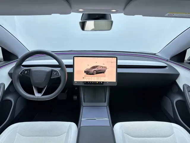 Tesla Model 3 — Фото автомобиля 14