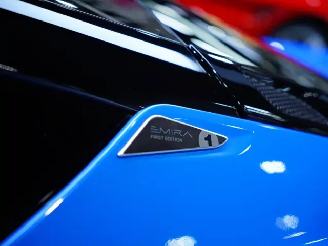 Lotus Emira — Фото автомобиля 19