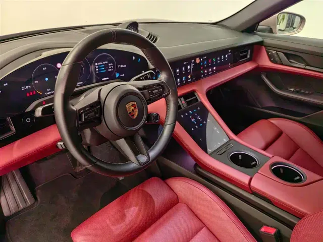 Porsche Taycan — Фото автомобиля 11