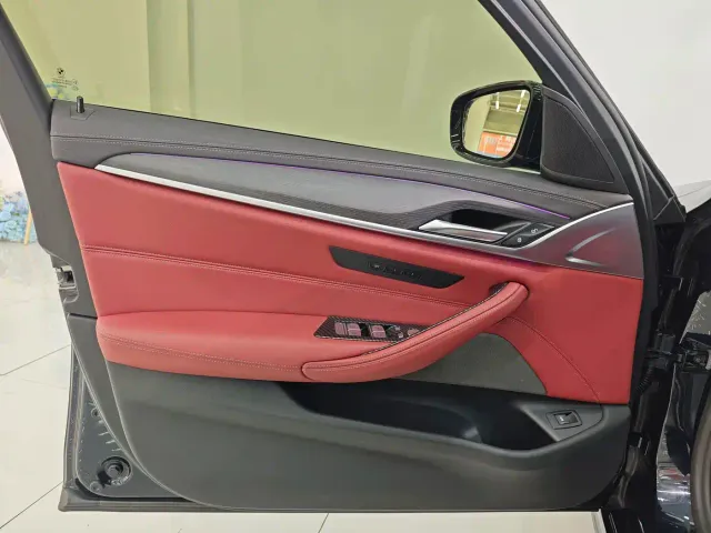 BMW 5 Series — Фото автомобиля 11