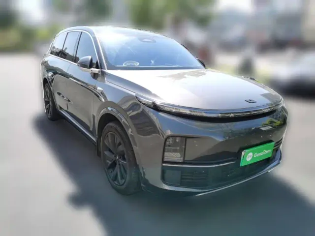 Li Auto L8 — Фото автомобиля 23