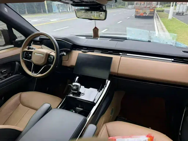 Land Rover Range Rover Sport — Фото автомобиля 11