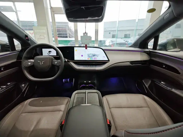 Hongqi EH7 — Фото автомобиля 6