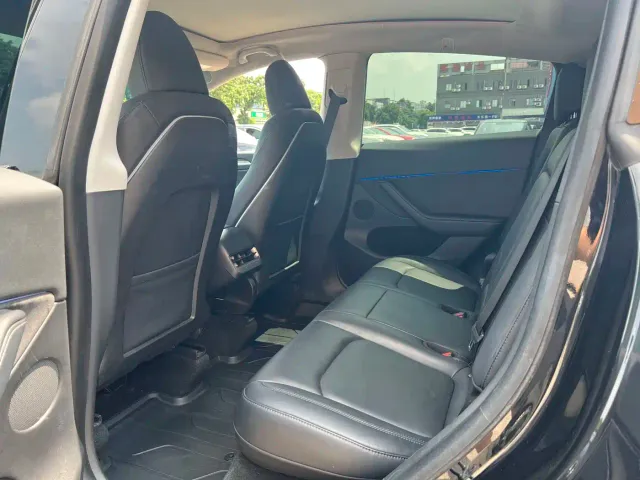 Tesla Model Y — Фото автомобиля 6