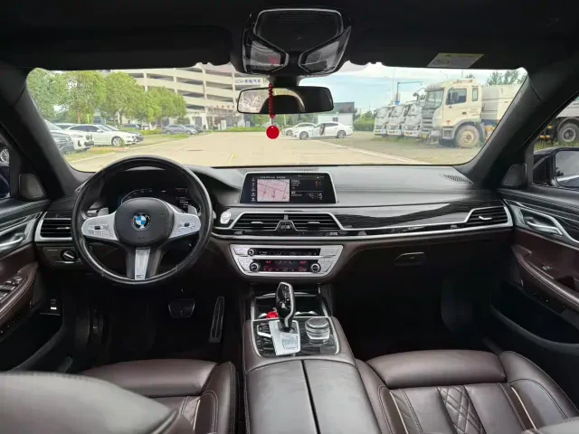 BMW 7 Series — Фото автомобиля 20