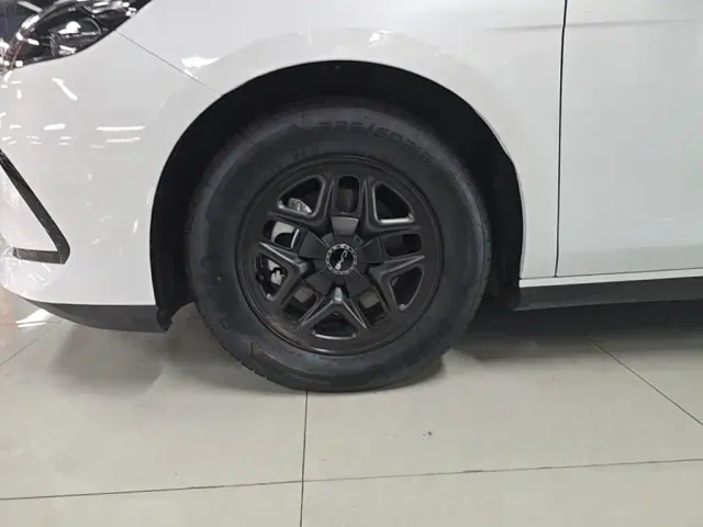 BYD Seal 05 DM-i — Фото автомобиля 24