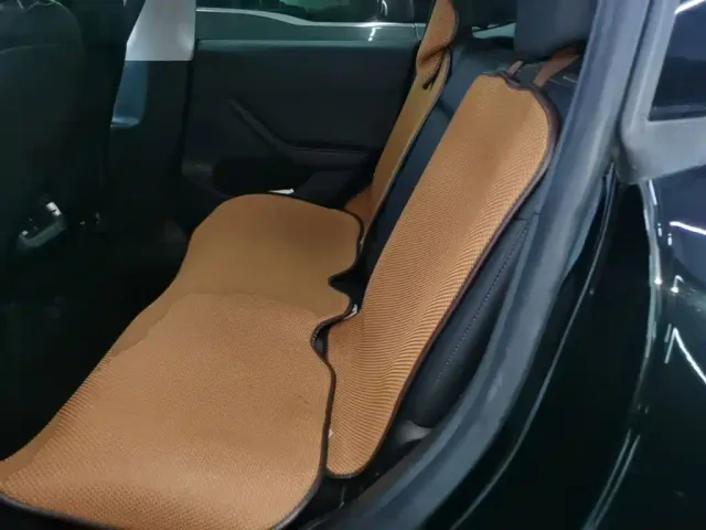 Tesla Model Y — Фото автомобиля 16