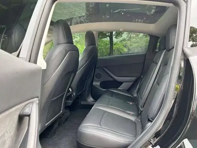 Tesla Model Y — Фото автомобиля 6