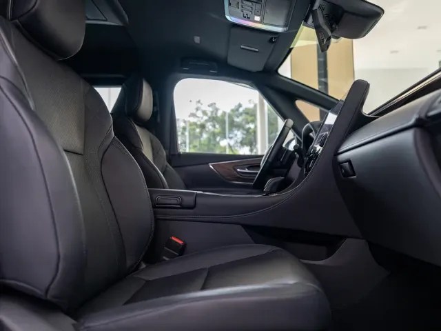 Toyota Alphard — Фото автомобиля 8