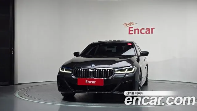 BMW 5 Series — Фото автомобиля 3