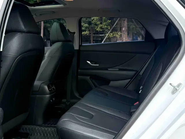 Hyundai Elantra — Фото автомобиля 10