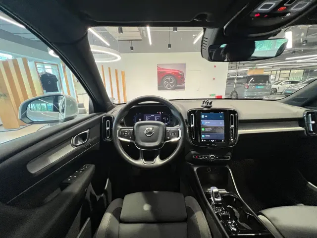 Volvo XC40 — Фото автомобиля 12