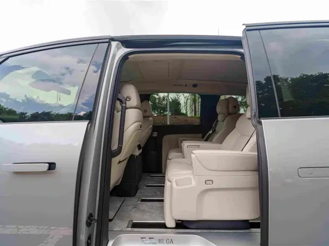 Li Auto MEGA — Фото автомобиля 11