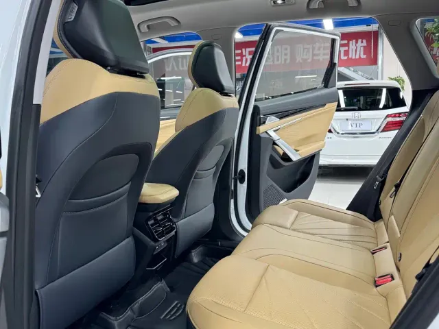 Geely Boyue L — Фото автомобиля 17