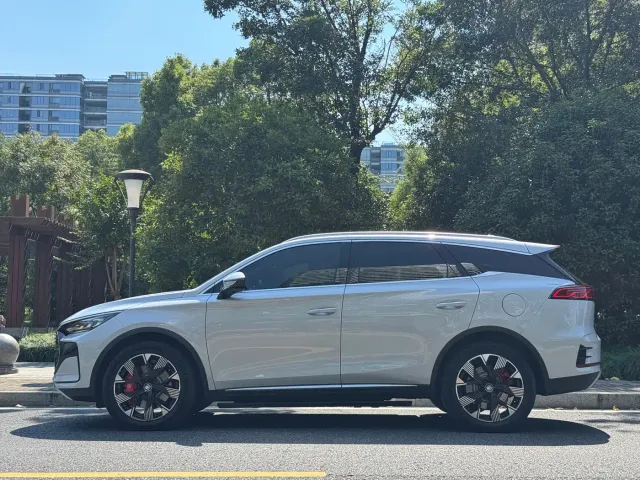 BYD Tang — Фото автомобиля 4