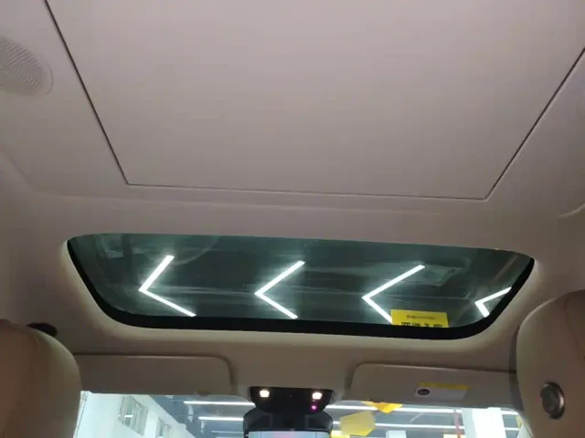 Li Auto MEGA — Фото автомобиля 17