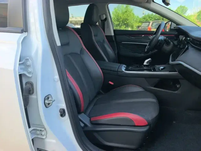 Dongfeng Yixuan MAX — Фото автомобиля 24