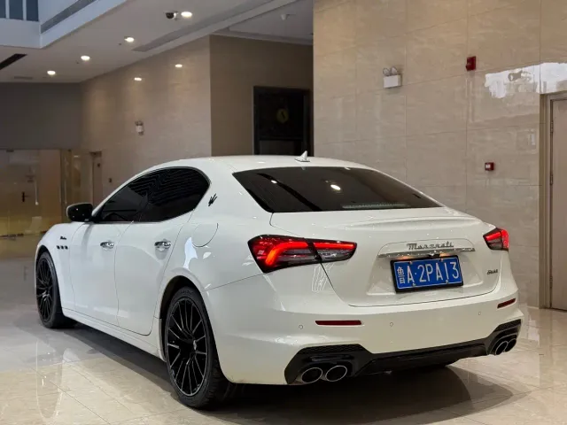 Maserati Ghibli — Фото автомобиля 17