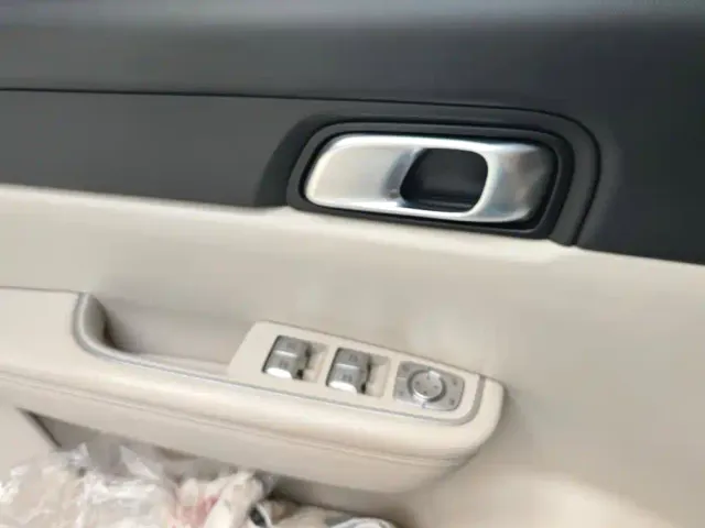Li Auto ONE — Фото автомобиля 7