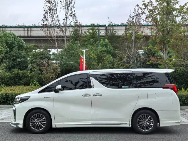 Toyota Alphard — Фото автомобиля 7