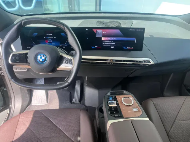 BMW iX — Фото автомобиля 10