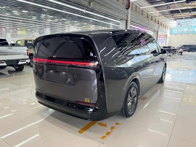 Li Auto MEGA — Фото автомобиля 15