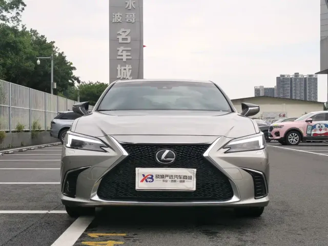 Lexus ES — Фото автомобиля 2