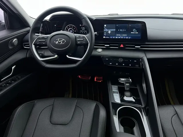 Hyundai Elantra — Фото автомобиля 10