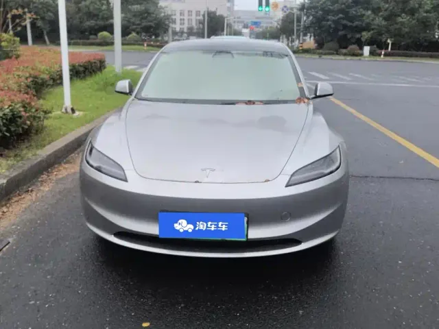 Tesla Model 3 — Фото автомобиля 2