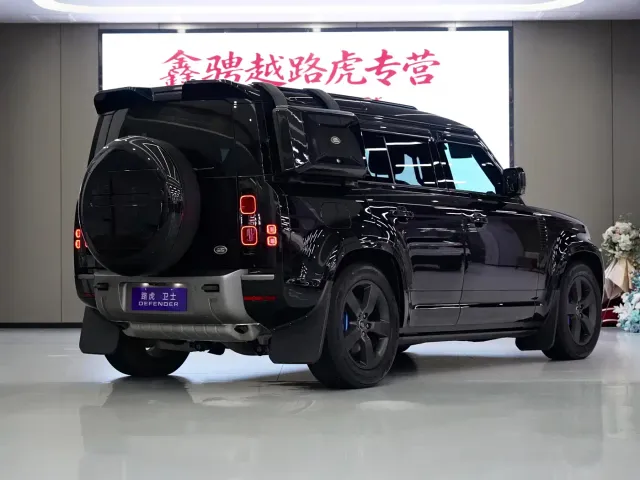 Land Rover Defender — Фото автомобиля 4
