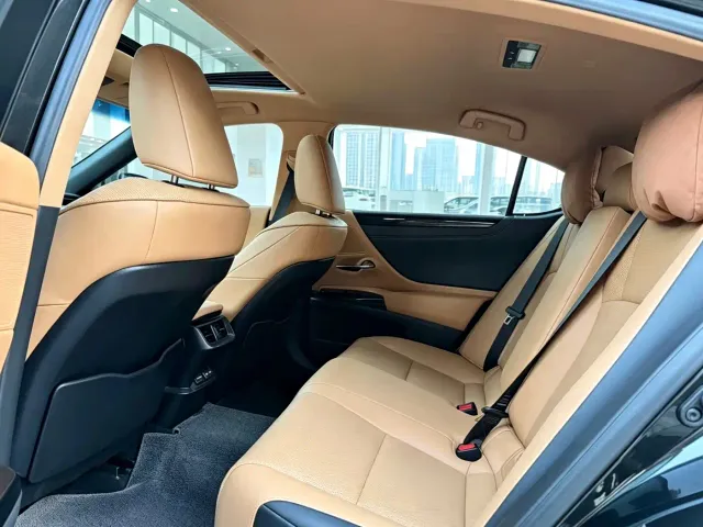 Lexus ES — Фото автомобиля 5