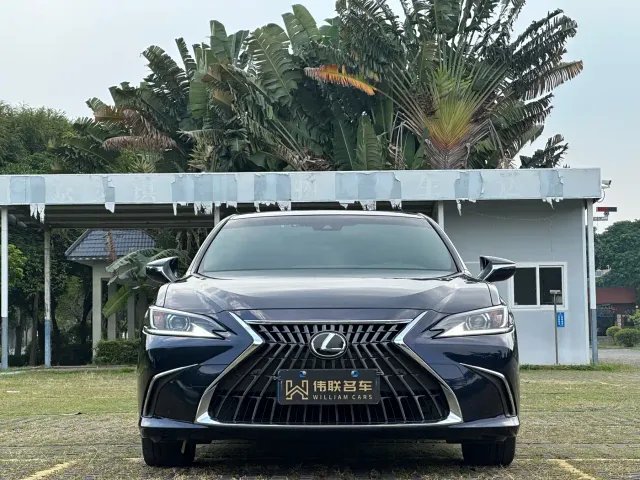 Lexus ES — Фото автомобиля 2