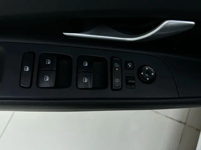 Hyundai Elantra — Фото автомобиля 16