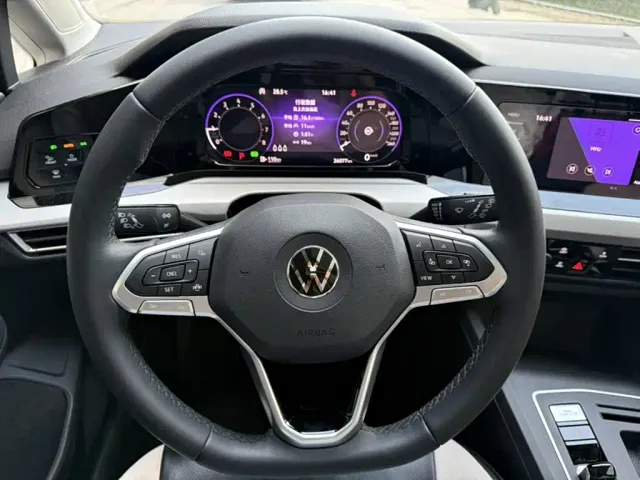 Volkswagen Golf — Фото автомобиля 5