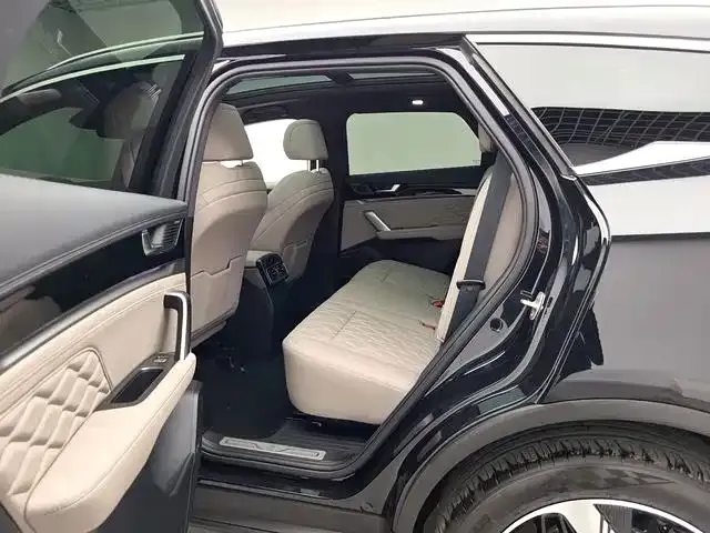 BYD Tang — Фото автомобиля 11