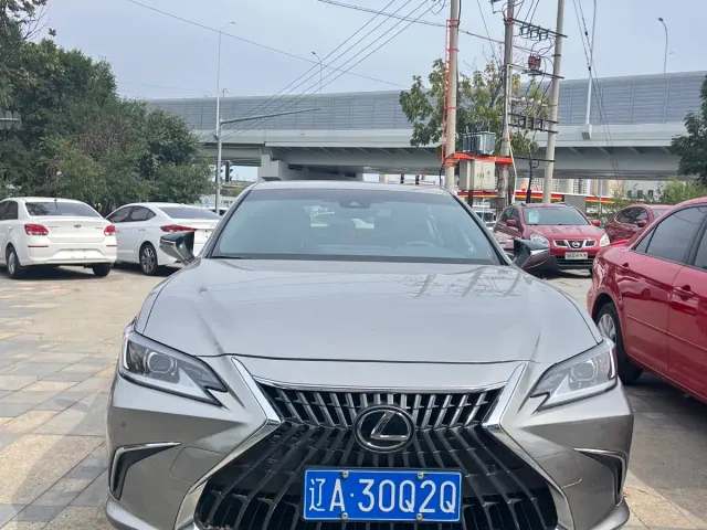 Lexus ES — Фото автомобиля 2