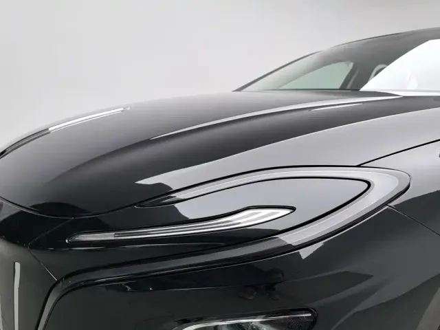 Hongqi E-QM5 — Фото автомобиля 7