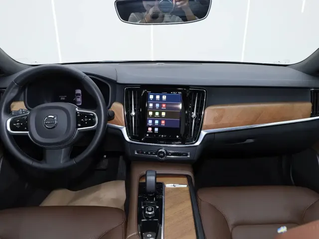 Volvo S90 — Фото автомобиля 10