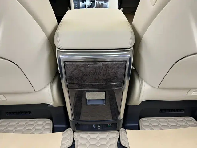 Toyota Alphard — Фото автомобиля 25