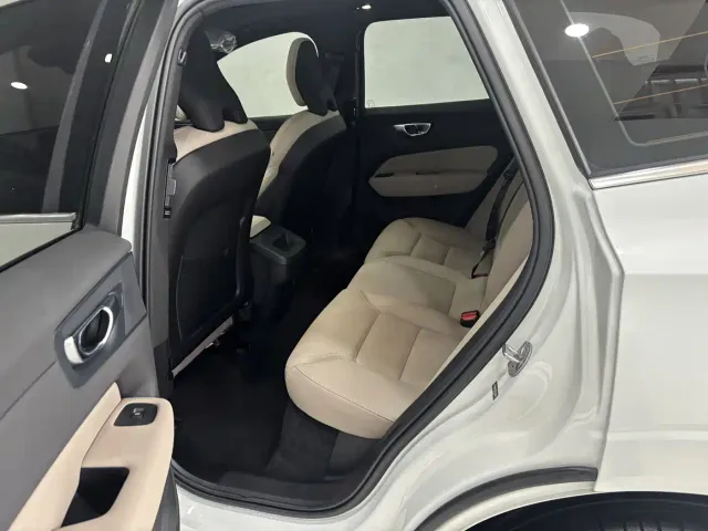 Volvo XC60 — Фото автомобиля 20