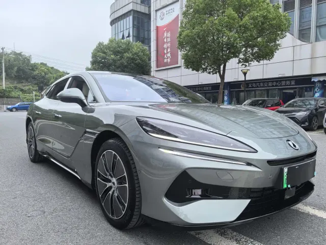 Denza Z9GT — Фото автомобиля 3