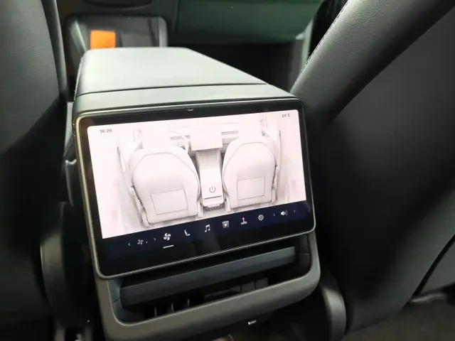 Tesla Model Y — Фото автомобиля 15