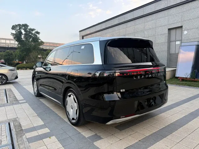 Leapmotor D Series — Фото автомобиля 15
