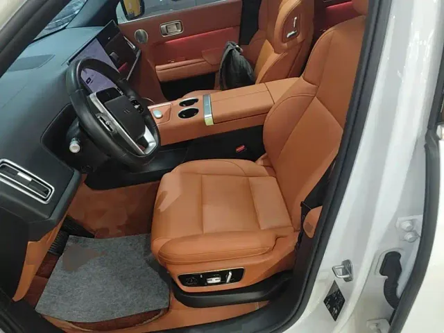Li Auto L7 — Фото автомобиля 14