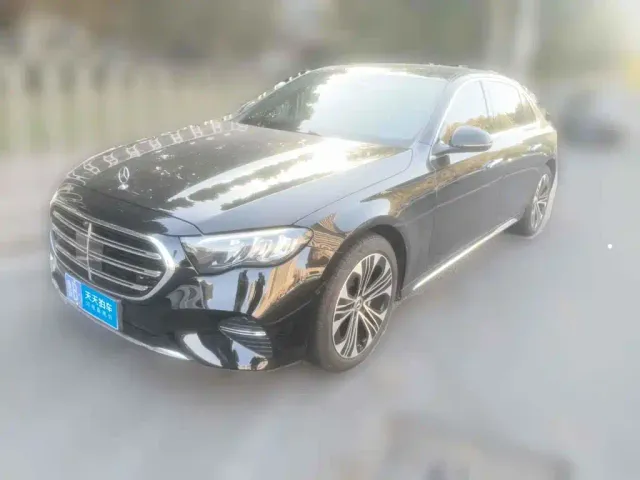 Фотография автомобиля — Mercedes-Benz E-Class