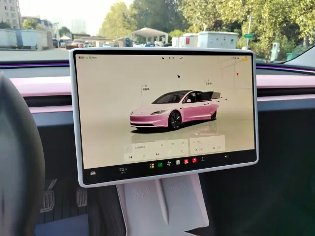 Tesla Model 3 — Фото автомобиля 17