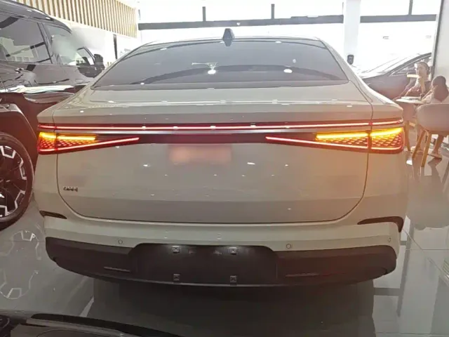 BYD Seal 07 DM-i — Фото автомобиля 5